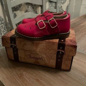 Apple Red Size 5 Footmates Brand New!!